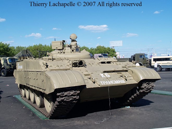 Để tăng khả năng phòng vệ, các nhà thiết kế của Nga đã phát triển mẫu xe bọc thép chở quân hạng nặng dựa trên khung gầm xe tăng T-55 có giáp phòng hộ tương đương với các loại xe tăng chiến đấu chủ lực.